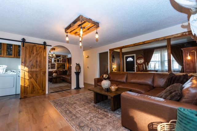 1249 S Belcrest Avenue, Springfield, MO 65804