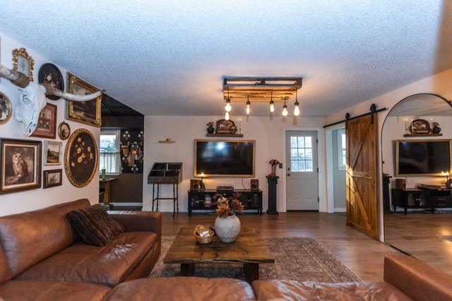 1249 S Belcrest Avenue, Springfield, MO 65804