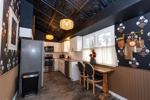 1249 S Belcrest Avenue, Springfield, MO 65804