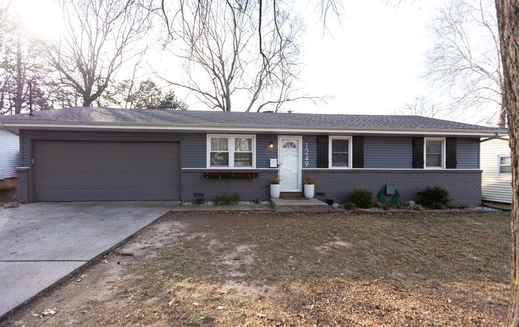 1249 S Belcrest Avenue, Springfield, MO 65804