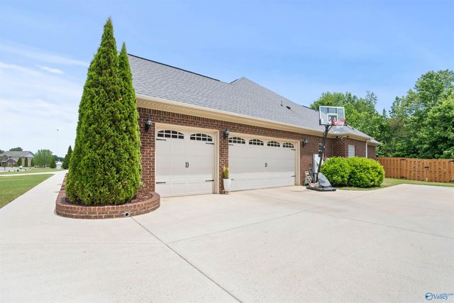 16132 Chowning Drive, Harvest, AL 35749