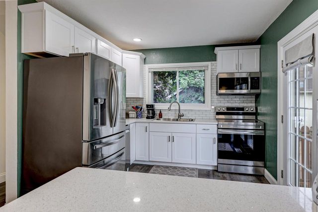 727 N BENNETT STREET, Appleton, WI 54914