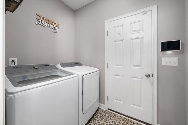 1285 Bluejack Lane, Heath, OH 43056