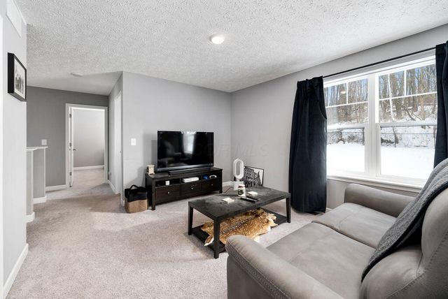 1285 Bluejack Lane, Heath, OH 43056