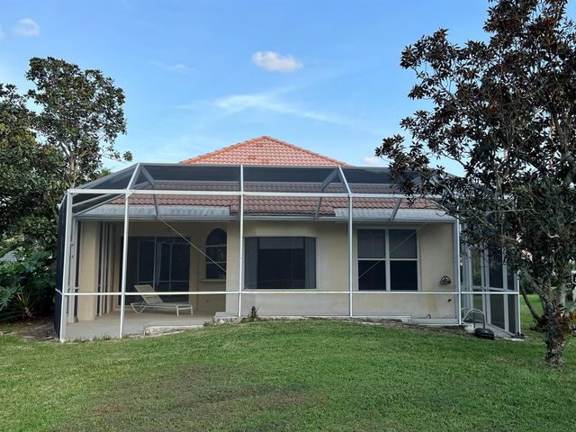 557 SW New Castle Cove, Port St. Lucie, FL 34986