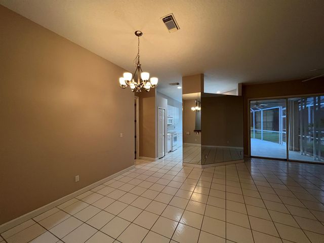 557 SW New Castle Cove, Port St. Lucie, FL 34986