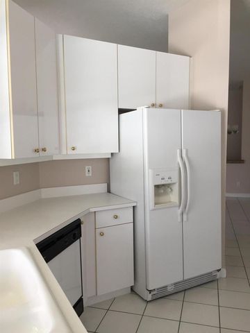 557 SW New Castle Cove, Port St. Lucie, FL 34986