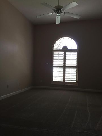 557 SW New Castle Cove, Port St. Lucie, FL 34986