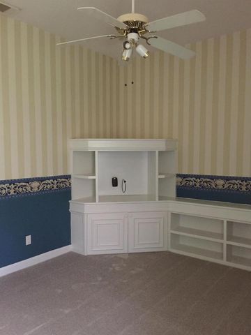557 SW New Castle Cove, Port St. Lucie, FL 34986