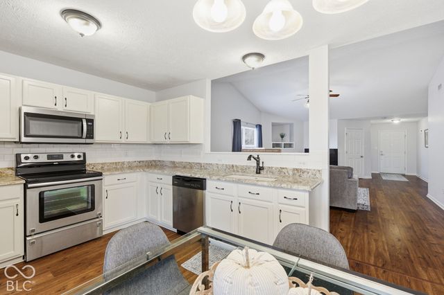 5868 W Deerview Bend, Mccordsville, IN 46055
