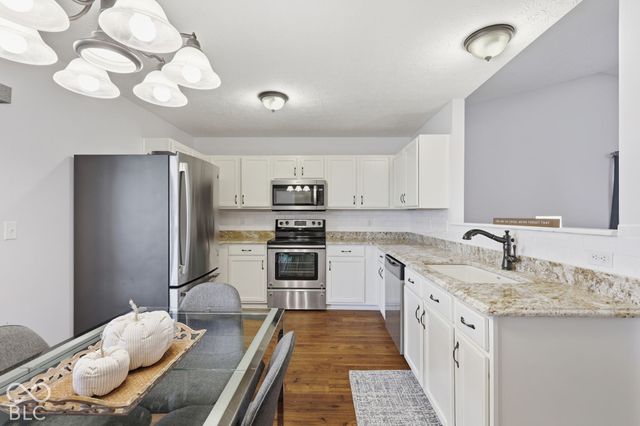 5868 W Deerview Bend, Mccordsville, IN 46055