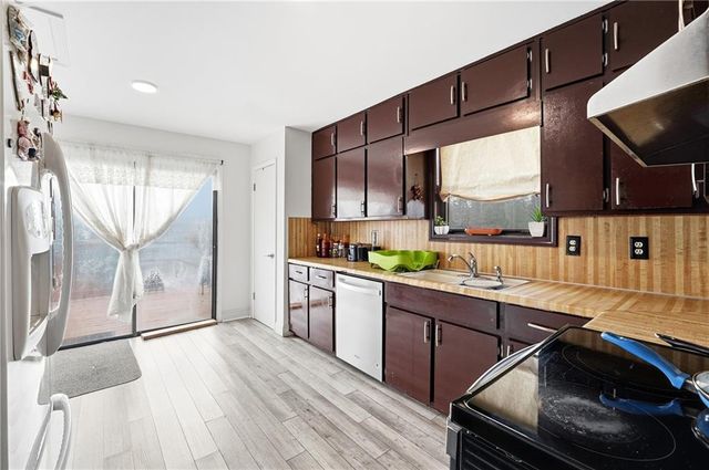 599 Springwood NW Drive, Lilburn, GA 30047