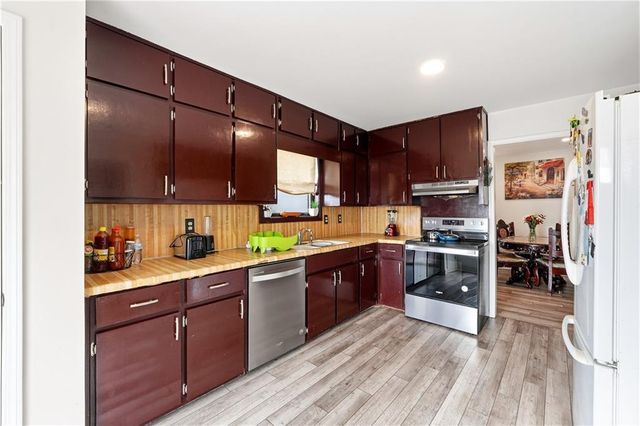 599 Springwood NW Drive, Lilburn, GA 30047