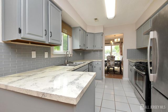 34 Hampshire Drive, Plainsboro, NJ 08536
