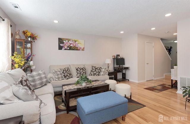 34 Hampshire Drive, Plainsboro, NJ 08536