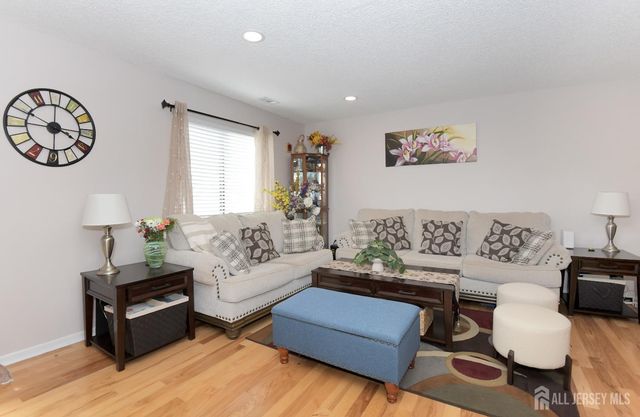 34 Hampshire Drive, Plainsboro, NJ 08536