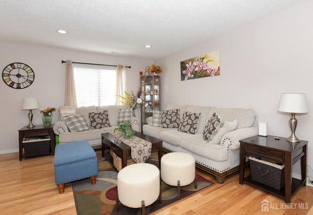 34 Hampshire Drive, Plainsboro, NJ 08536