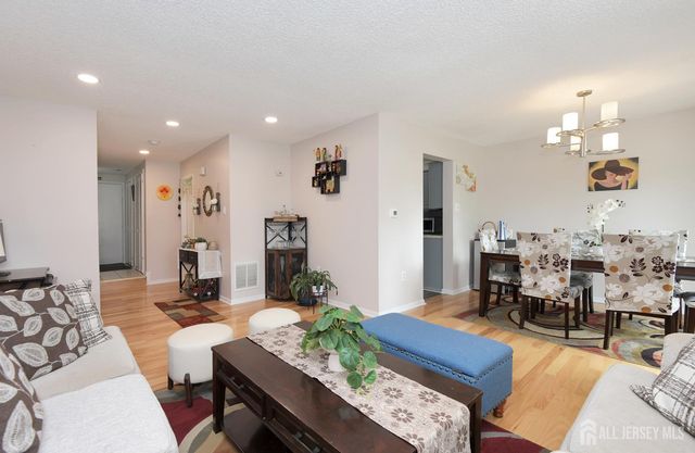 34 Hampshire Drive, Plainsboro, NJ 08536