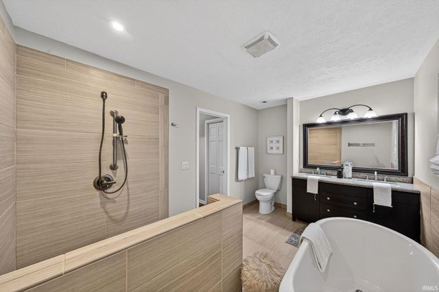 11356 Anderson Lake Drive, Granger, IN 46530