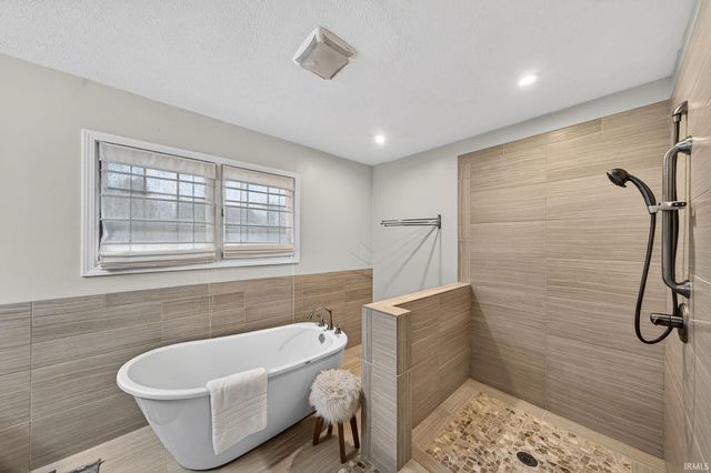 11356 Anderson Lake Drive, Granger, IN 46530