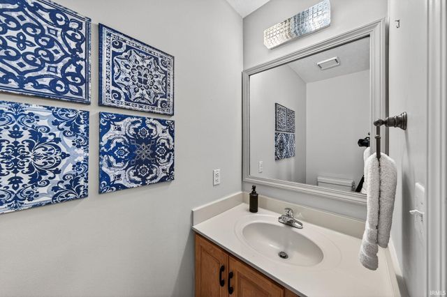 11356 Anderson Lake Drive, Granger, IN 46530