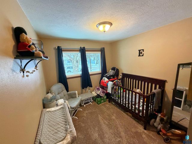 3900 S Holbrook Ave Avenue, Sioux Falls, SD 57106