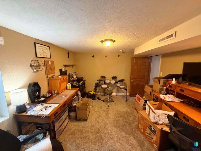 3900 S Holbrook Ave Avenue, Sioux Falls, SD 57106