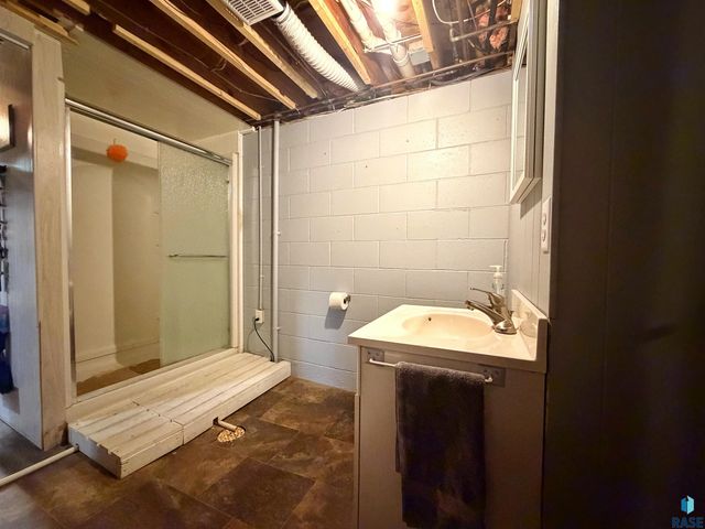 3900 S Holbrook Ave Avenue, Sioux Falls, SD 57106