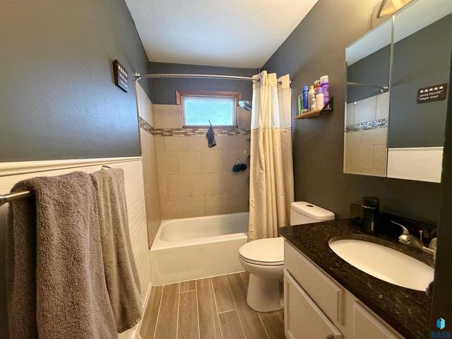 3900 S Holbrook Ave Avenue, Sioux Falls, SD 57106