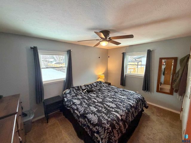 3900 S Holbrook Ave Avenue, Sioux Falls, SD 57106