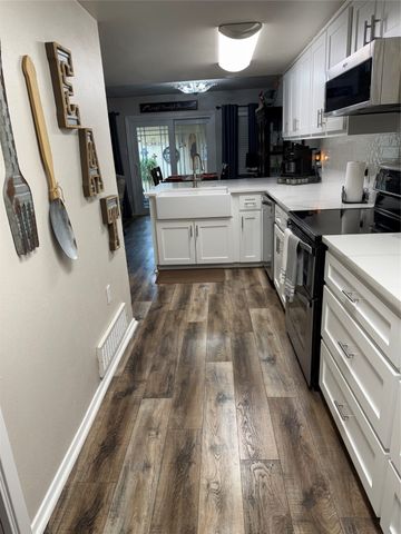 2923 Shady Knoll Lane, Bedford, TX 76021