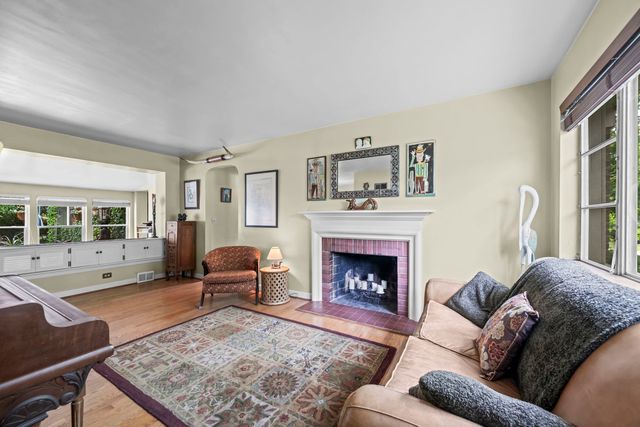 215 N Lincoln Lane, Arlington Heights, IL 60004
