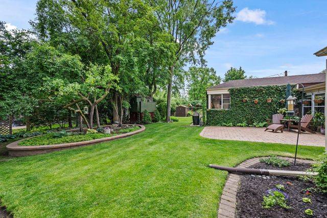 215 N Lincoln Lane, Arlington Heights, IL 60004