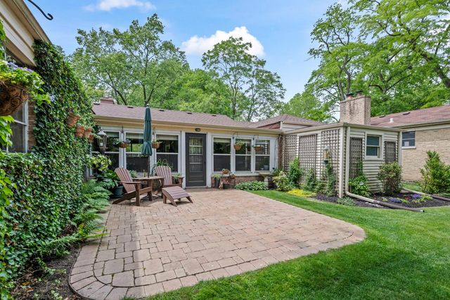 215 N Lincoln Lane, Arlington Heights, IL 60004