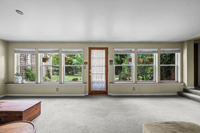215 N Lincoln Lane, Arlington Heights, IL 60004