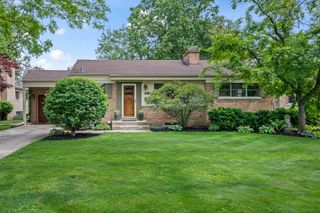 215 N Lincoln Lane, Arlington Heights, IL 60004