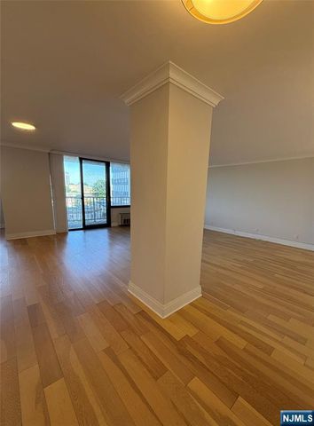 300 Winston 418, Cliffside Park, NJ 07010