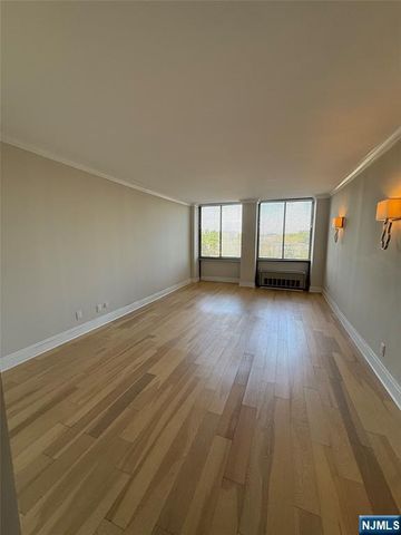 300 Winston 418, Cliffside Park, NJ 07010