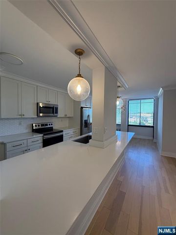 300 Winston 418, Cliffside Park, NJ 07010