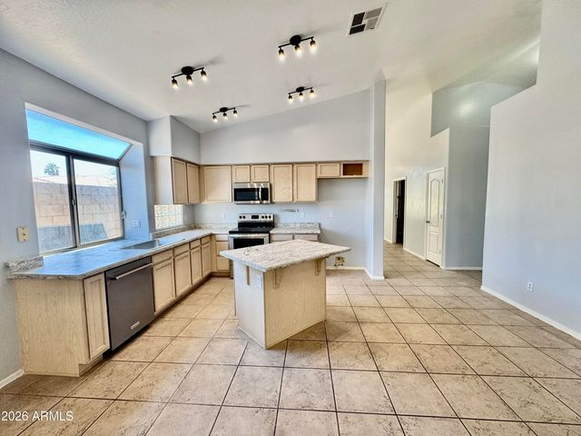 16401 N 39TH Place, Phoenix, AZ 85032
