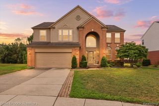 15034 Oak Knoll Court, Sterling Heights, MI 48312