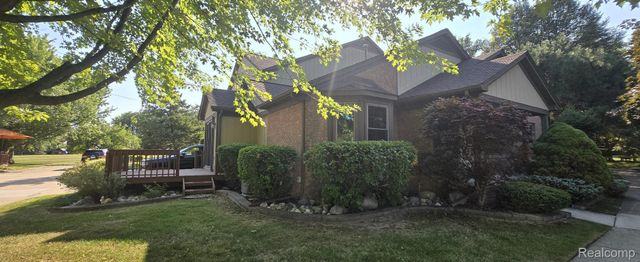 364 Meadow Bridge Drive, Rochester Hills, MI 48307