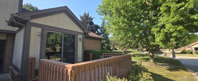 364 Meadow Bridge Drive, Rochester Hills, MI 48307