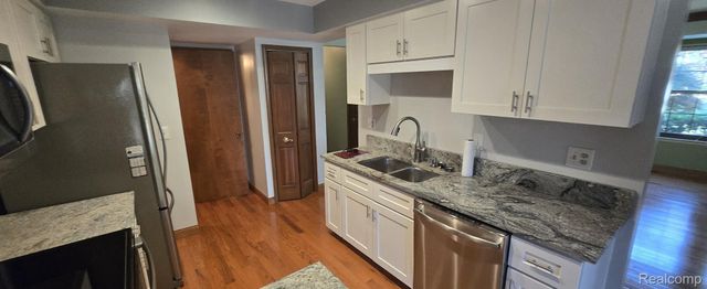 364 Meadow Bridge Drive, Rochester Hills, MI 48307