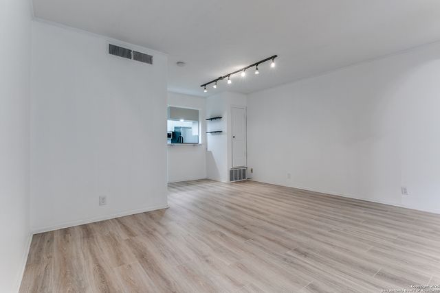66 Brees Blvd Apt 127, San Antonio, TX 78209