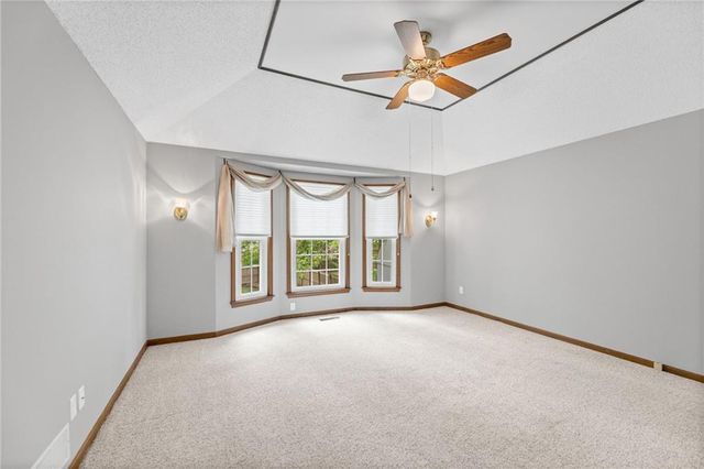 9833 W 101st Terrace, Overland Park, KS 66212