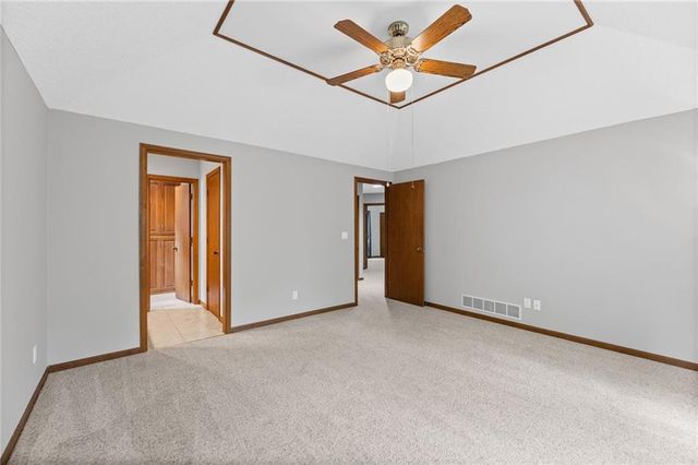 9833 W 101st Terrace, Overland Park, KS 66212