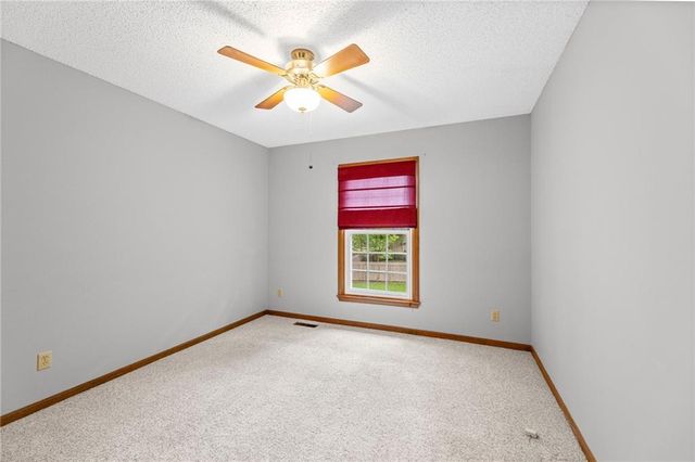 9833 W 101st Terrace, Overland Park, KS 66212