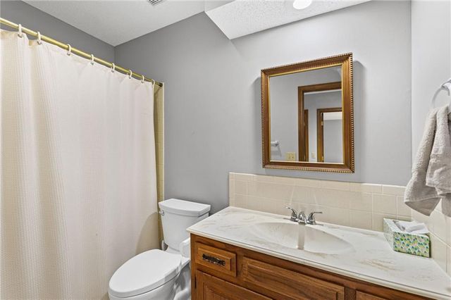 9833 W 101st Terrace, Overland Park, KS 66212