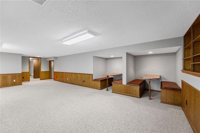 9833 W 101st Terrace, Overland Park, KS 66212